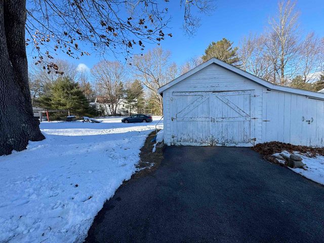 9 Old Colony Road, Dover, NH 03820
