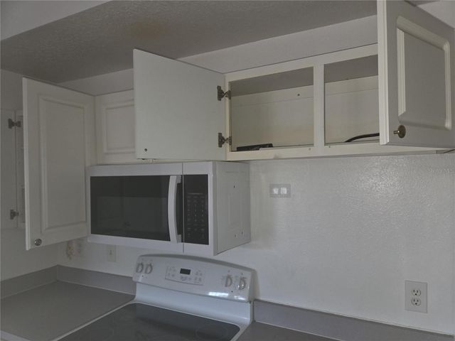 5566 METROWEST BOULEVARD 2-205, Orlando, FL 32811