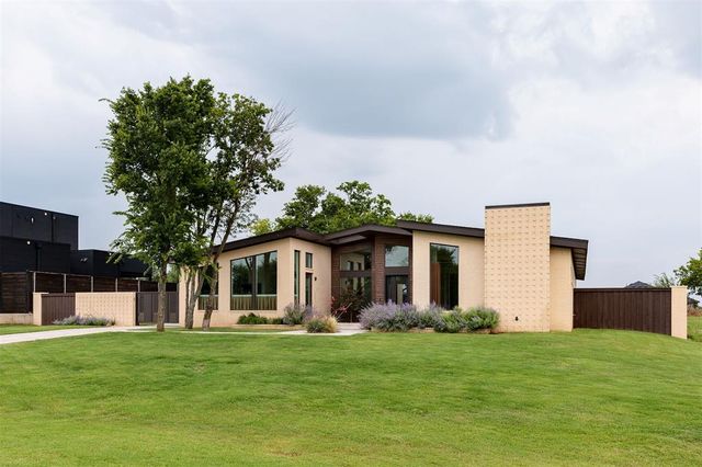 559 SW Pedras Circle, Newcastle, OK 73065