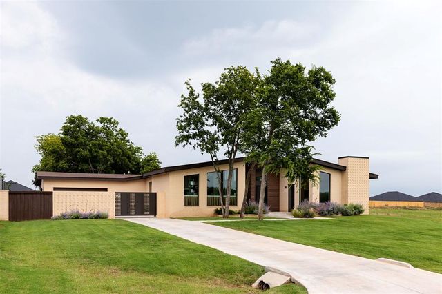 559 SW Pedras Circle, Newcastle, OK 73065