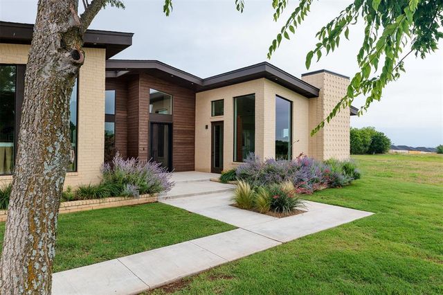 559 SW Pedras Circle, Newcastle, OK 73065