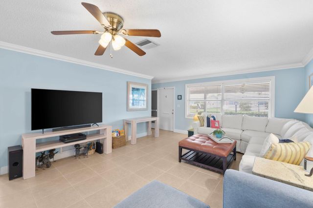 2114 SW 13th Place, Boynton Beach, FL 33426
