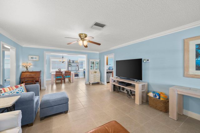 2114 SW 13th Place, Boynton Beach, FL 33426