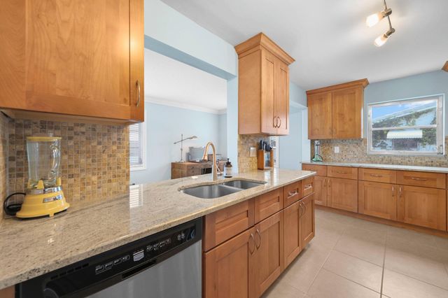 2114 SW 13th Place, Boynton Beach, FL 33426