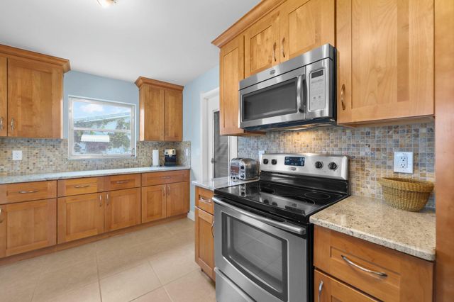 2114 SW 13th Place, Boynton Beach, FL 33426