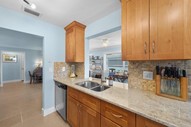 2114 SW 13th Place, Boynton Beach, FL 33426