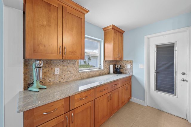 2114 SW 13th Place, Boynton Beach, FL 33426