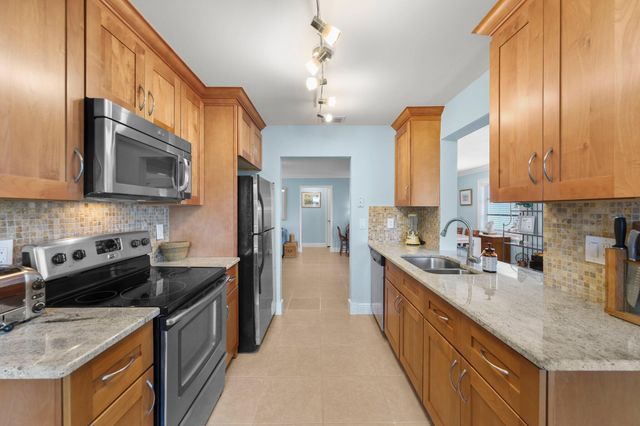 2114 SW 13th Place, Boynton Beach, FL 33426