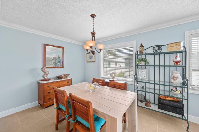 2114 SW 13th Place, Boynton Beach, FL 33426