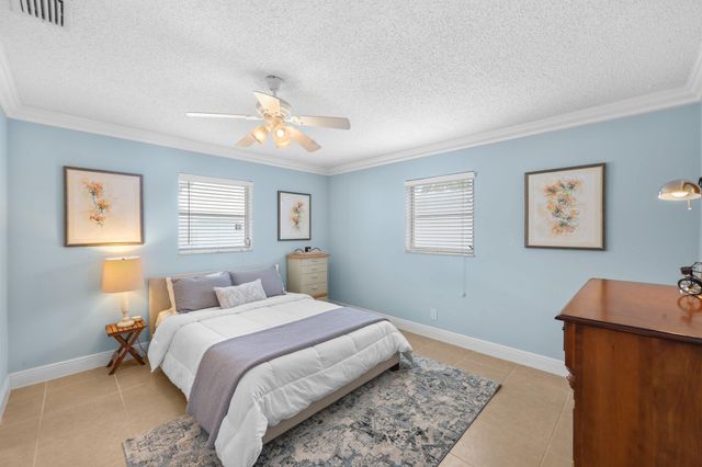 2114 SW 13th Place, Boynton Beach, FL 33426