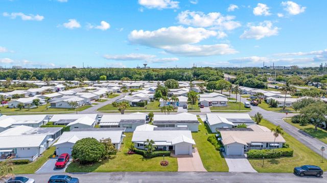 2114 SW 13th Place, Boynton Beach, FL 33426