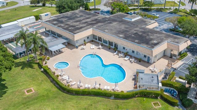 2114 SW 13th Place, Boynton Beach, FL 33426