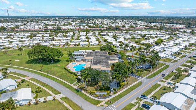 2114 SW 13th Place, Boynton Beach, FL 33426