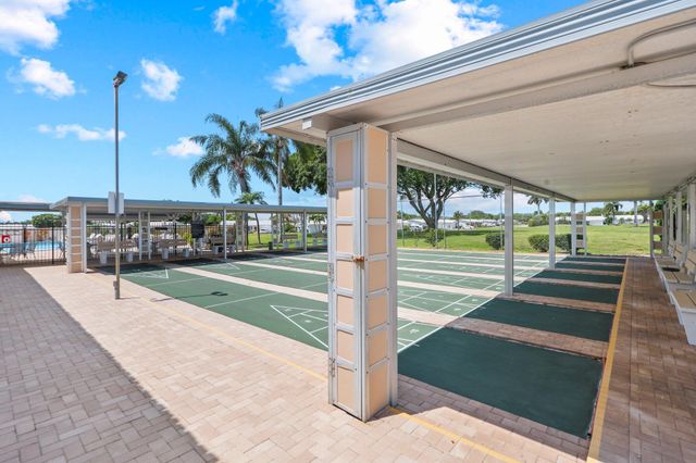 2114 SW 13th Place, Boynton Beach, FL 33426