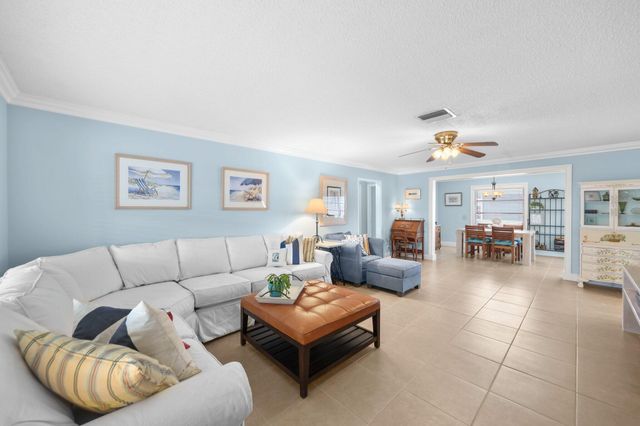 2114 SW 13th Place, Boynton Beach, FL 33426