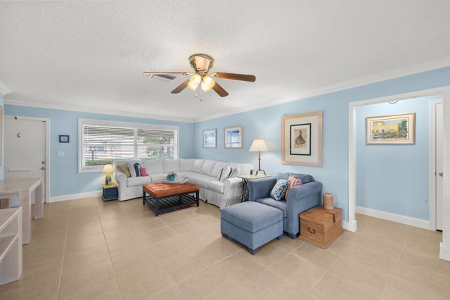 2114 SW 13th Place, Boynton Beach, FL 33426