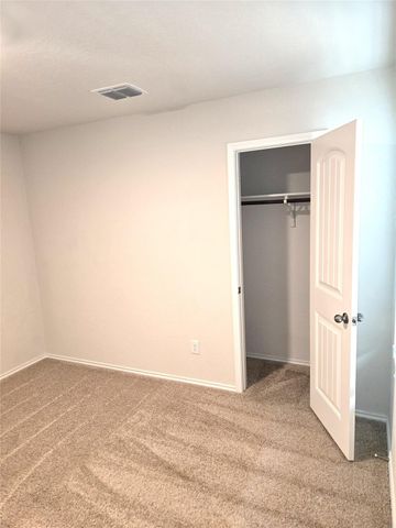 716 Monarch DR, Seguin, TX 78155