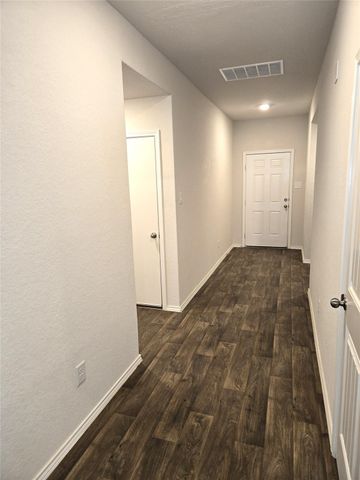 716 Monarch DR, Seguin, TX 78155