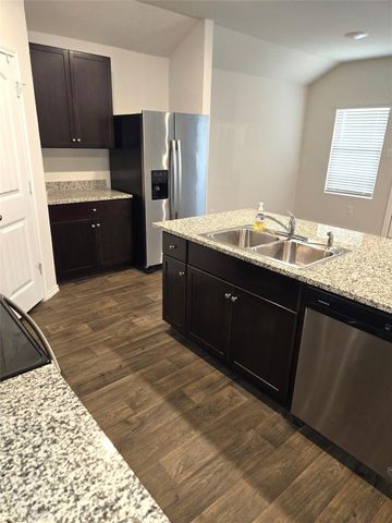 716 Monarch DR, Seguin, TX 78155