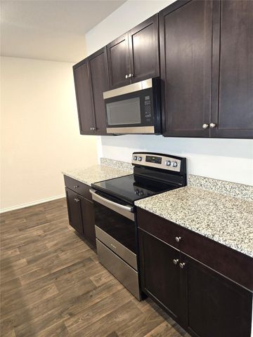 716 Monarch DR, Seguin, TX 78155