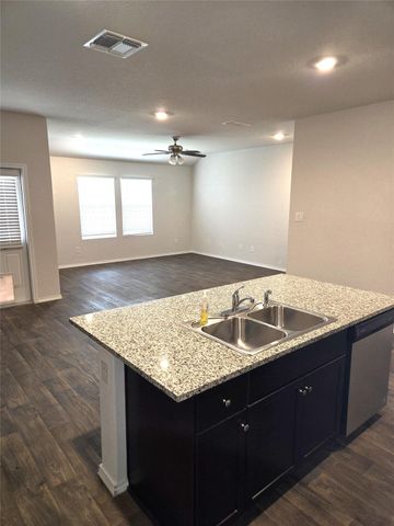 716 Monarch DR, Seguin, TX 78155