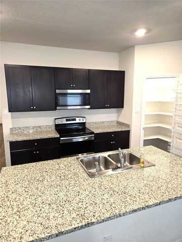716 Monarch DR, Seguin, TX 78155