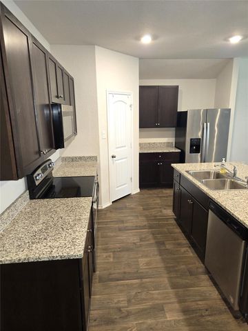 716 Monarch DR, Seguin, TX 78155