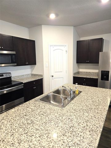 716 Monarch DR, Seguin, TX 78155