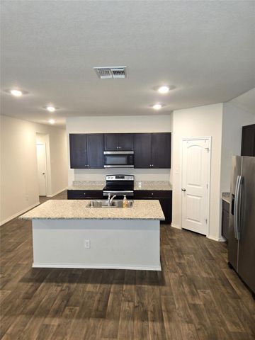 716 Monarch DR, Seguin, TX 78155