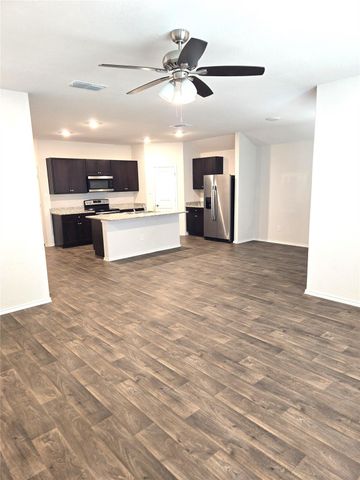 716 Monarch DR, Seguin, TX 78155