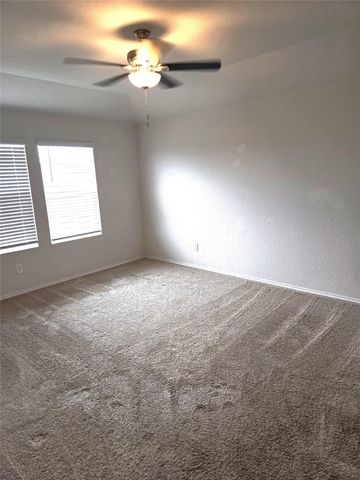 716 Monarch DR, Seguin, TX 78155
