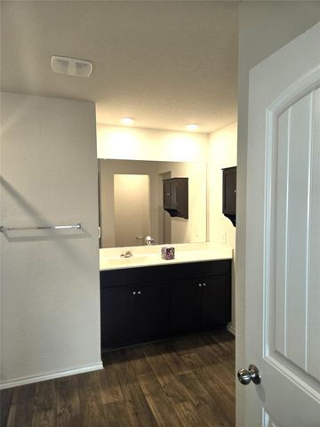 716 Monarch DR, Seguin, TX 78155