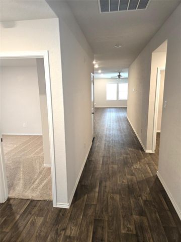 716 Monarch DR, Seguin, TX 78155