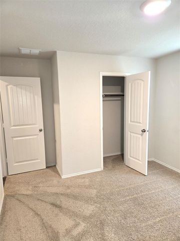 716 Monarch DR, Seguin, TX 78155