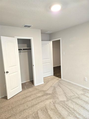 716 Monarch DR, Seguin, TX 78155