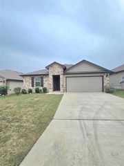 716 Monarch DR, Seguin, TX 78155