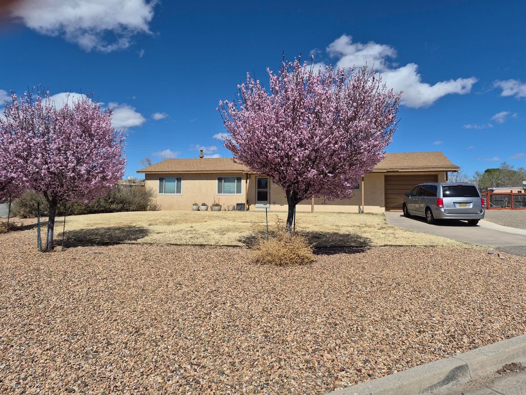 Image 1 of property listing at 3601 33rd Circle SE, Rio Rancho, NM 87124