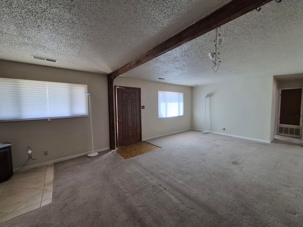 Image 14 of property listing at 3601 33rd Circle SE, Rio Rancho, NM 87124