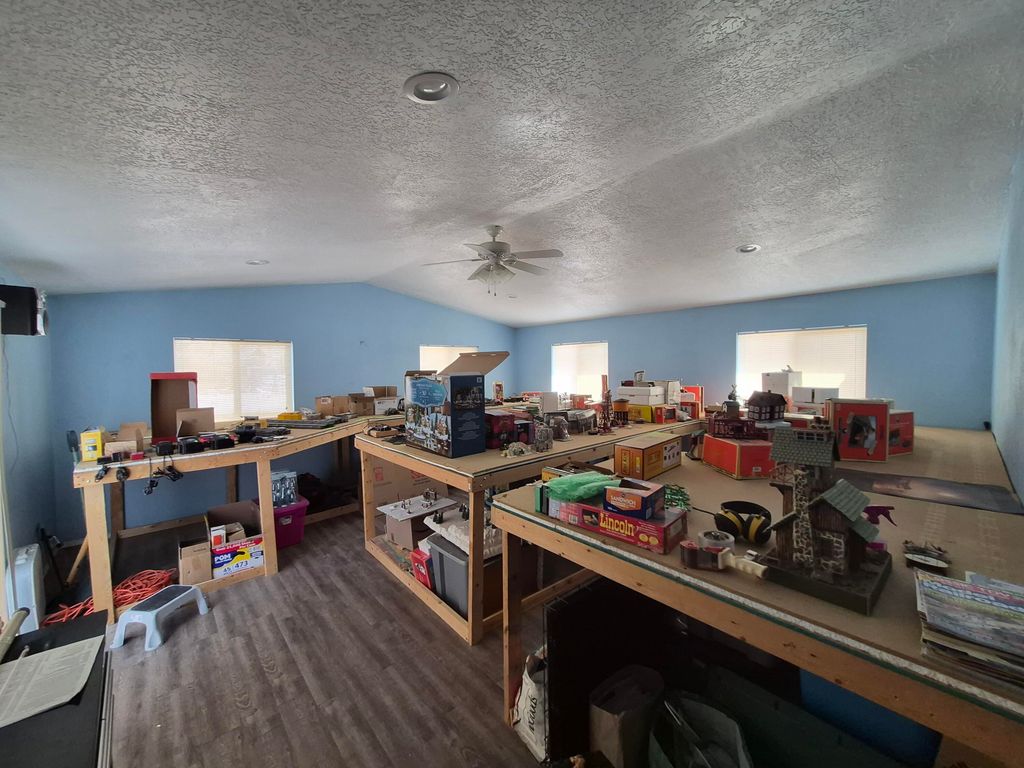 Image 18 of property listing at 3601 33rd Circle SE, Rio Rancho, NM 87124