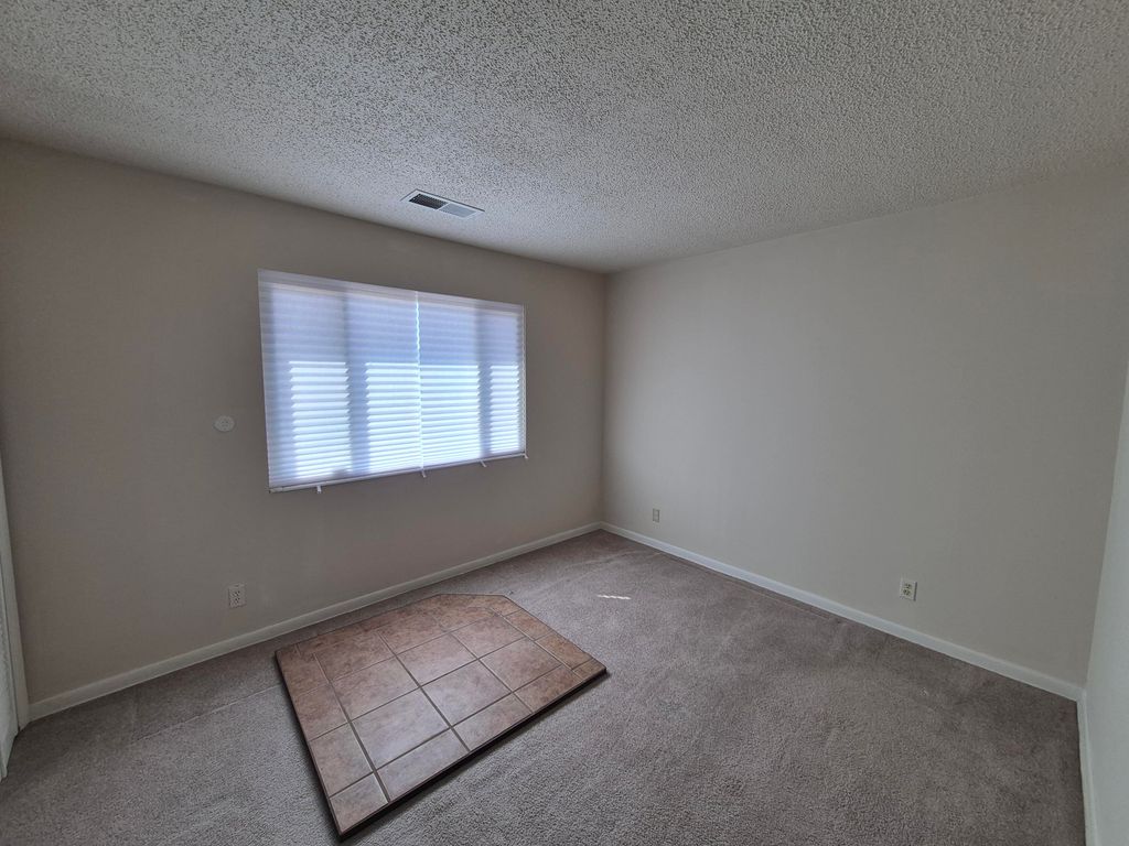 Image 19 of property listing at 3601 33rd Circle SE, Rio Rancho, NM 87124