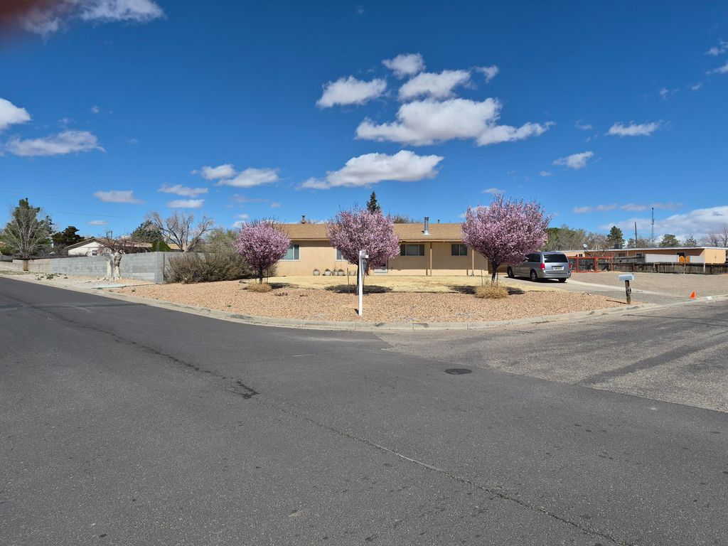 Image 2 of property listing at 3601 33rd Circle SE, Rio Rancho, NM 87124