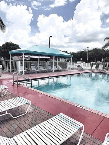 2755 SE 16th Avenue 100, Homestead, FL 33035