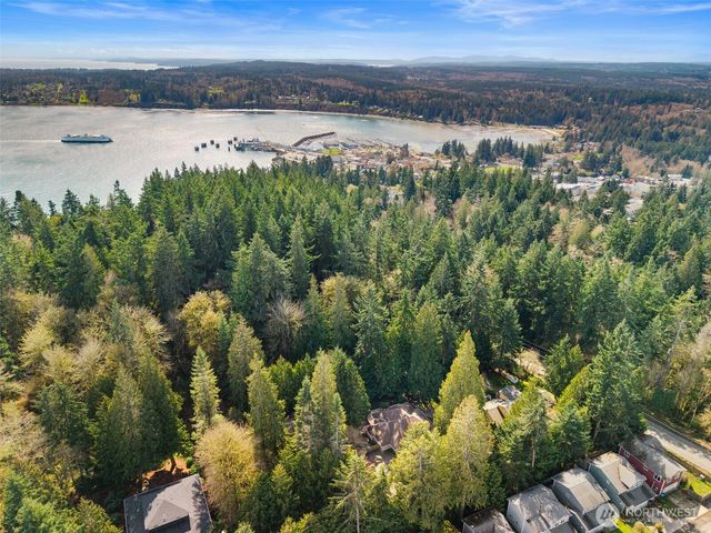 26702 Ohio Avenue NE, Kingston, WA 98346