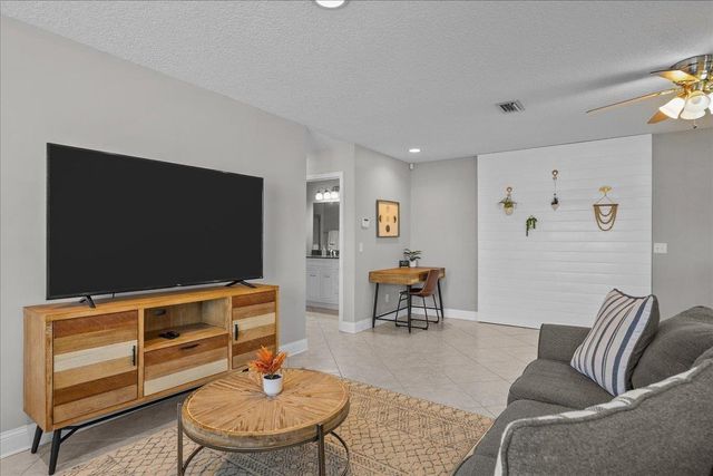 736-8 Kings Estate Rd., St Augustine, FL 32086