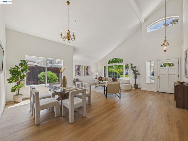 66 Sparrow St, Livermore, CA 94551