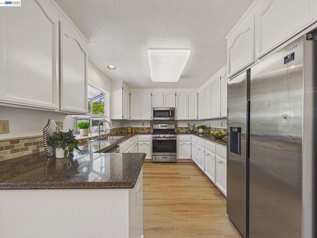 66 Sparrow St, Livermore, CA 94551