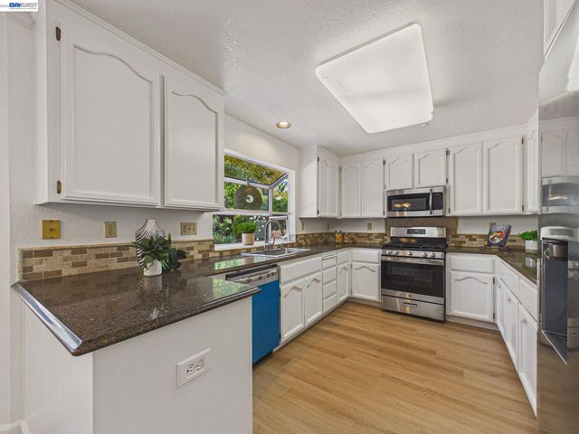 66 Sparrow St, Livermore, CA 94551