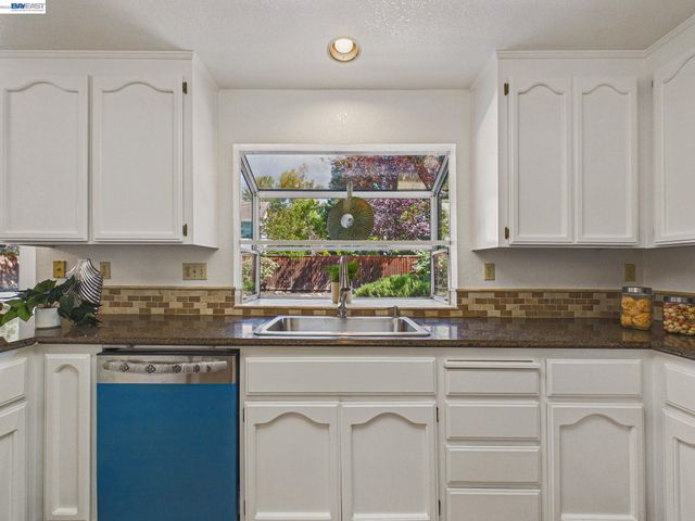 66 Sparrow St, Livermore, CA 94551