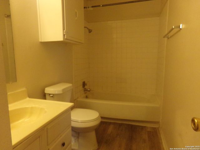 1371 Bayou, San Antonio, TX 78245