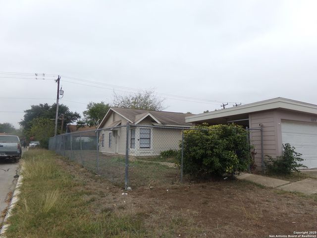 1371 Bayou, San Antonio, TX 78245